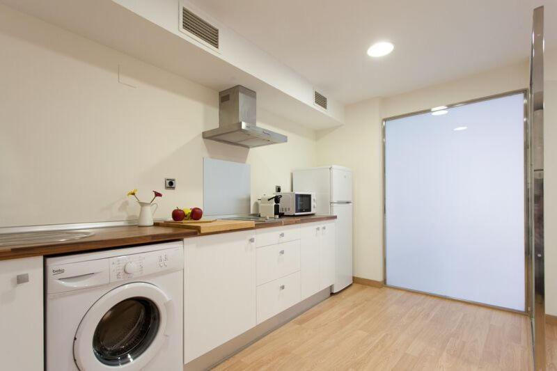 Ole - Albareda 24 Apartment